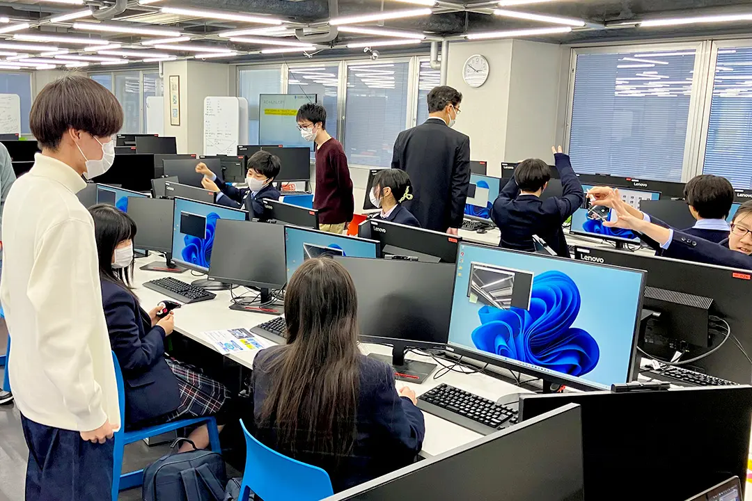 大阪高等学校との高大連携の一環として、高校生に向け「AI（人工知能）」をテーマに実習講座を行いました