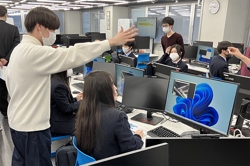 大阪高等学校との高大連携の一環として、高校生に向け「AI（人工知能）」をテーマに実習講座を行った様子2
